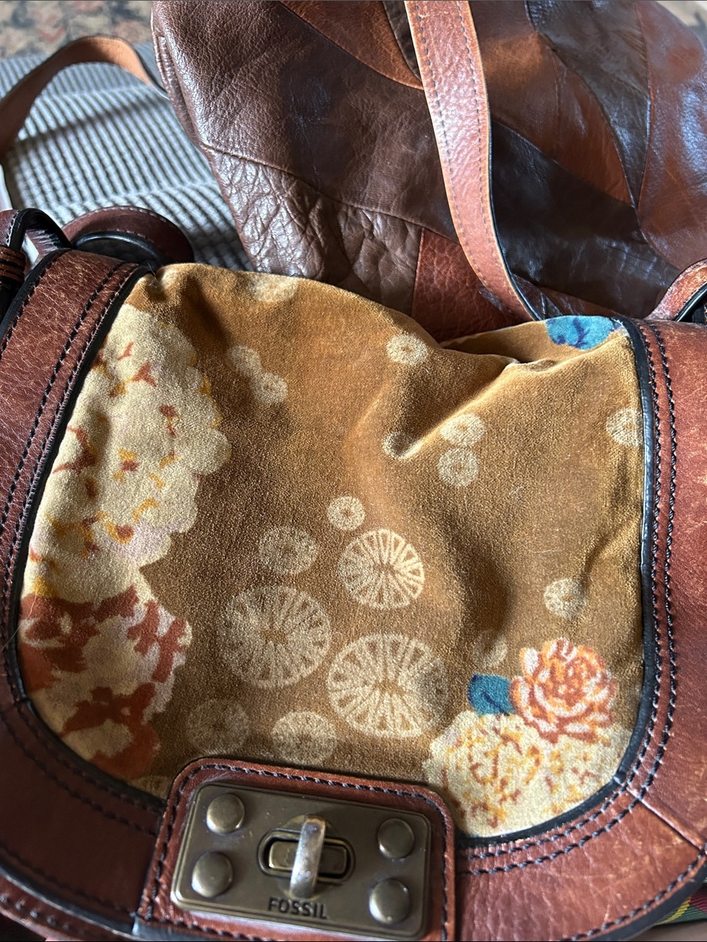 Fossil: Brown Floral Canvas & Leather Crossbody Bag - Picture 4 of 6